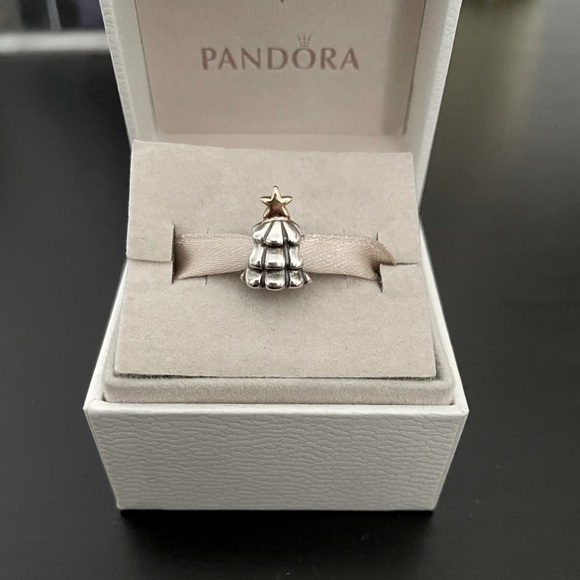 Pandora Christmas tree 14k star - Picture 1 of 3